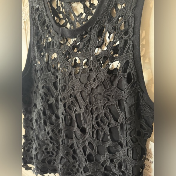 3/for $10 🍒 - *NWT* Black Cropped Cut Out Tank Top (Large) - Picture 8 of 8